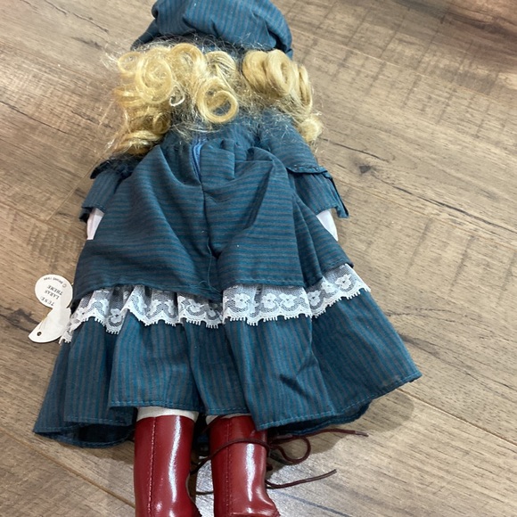 Doll - Picture 6 of 7